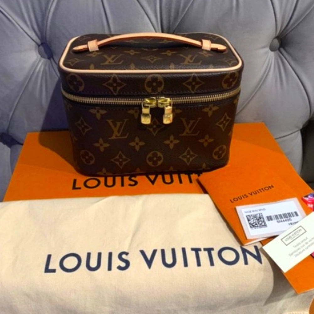 AUTHENTIC LOUIS VUITTON Nice Mini Monogram Coated Canvas Clutch.